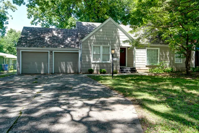 Popular Sagamore Hill Real Estate