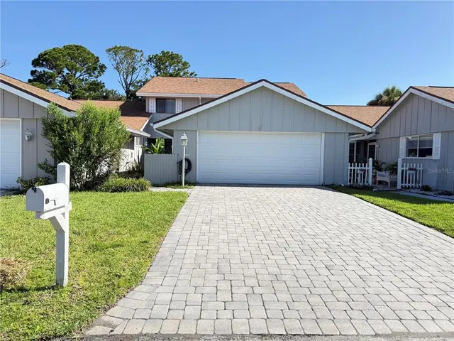 Popular FAIRGREEN UNIT 04 Real Estate
