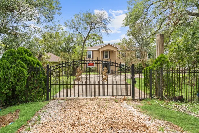 Popular Fresno Gardens Real Estate