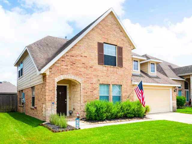 Popular Bridgestone Lakes Real Estate