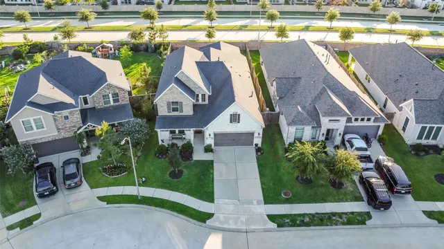 Popular Amira Sec 11 Real Estate