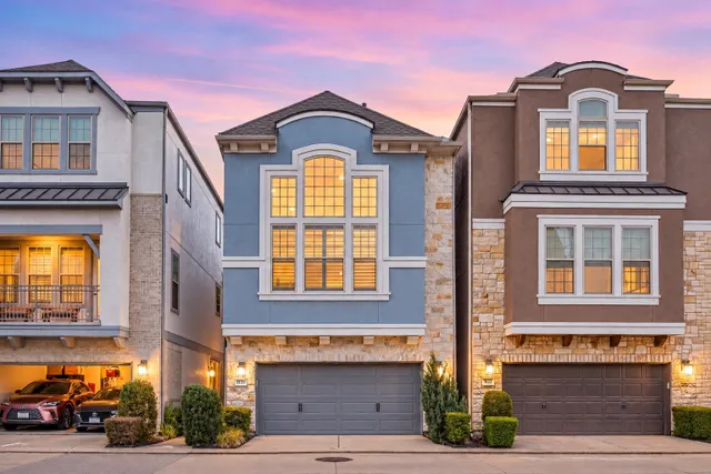 Popular Royal Oaks Square Real Estate
