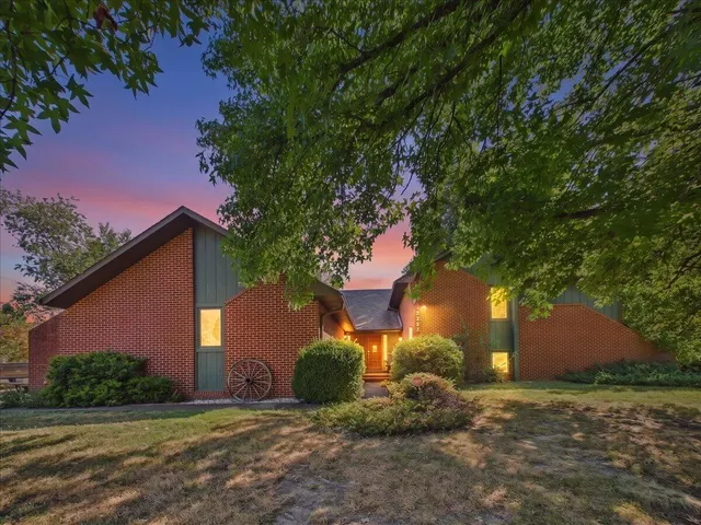 Popular Eastmoreland Real Estate
