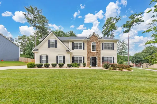 Popular Courtland Oaks Real Estate