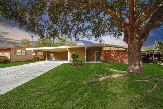 Popular Heathercrest Real Estate