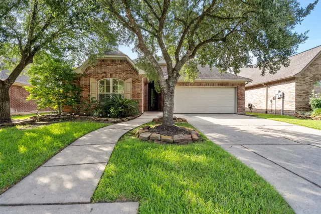 Popular Enclave At Oakhurst 01 Real Estate