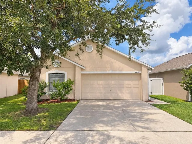 Popular CHAPEL PINES PH 3 Real Estate