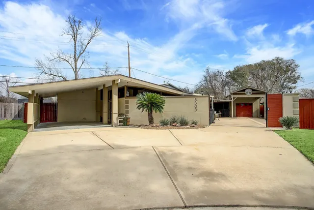 Popular Riverside Court Real Estate