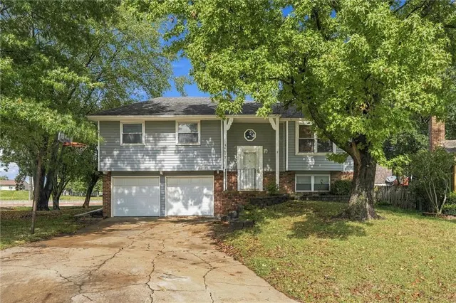 Popular Olathe Trails Real Estate