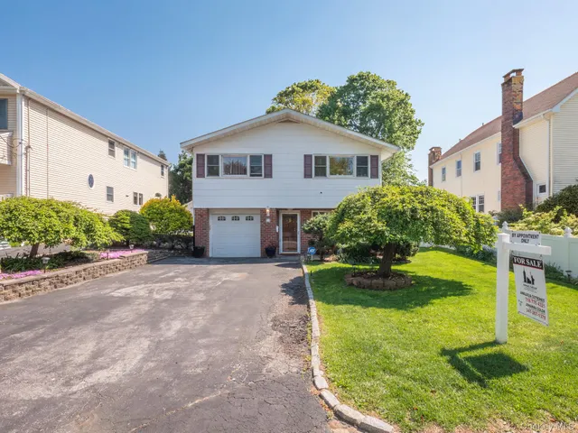 Expensive Hartsdale Lawns Real Estate
