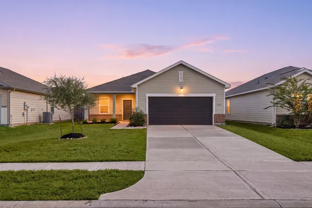 Popular Kingsland Heights Real Estate