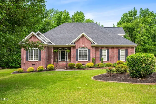 Popular Brighton Knoll Real Estate