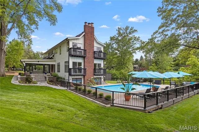 Popular Robyn Lane Real Estate