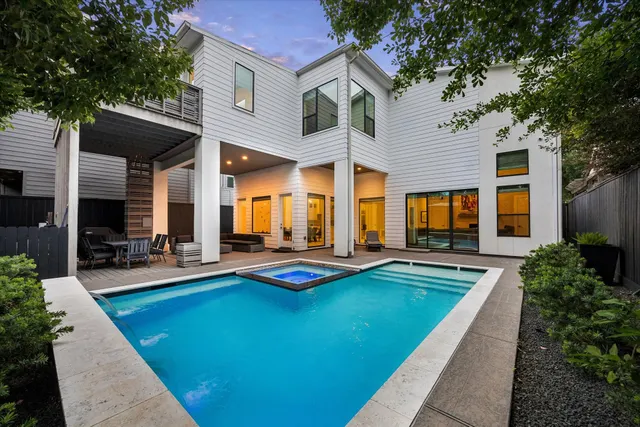 Popular Richmond Place Real Estate