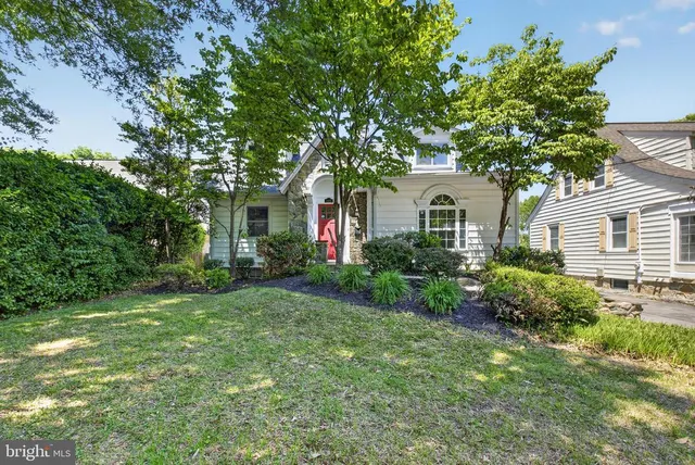 Popular Norwood Heights Real Estate
