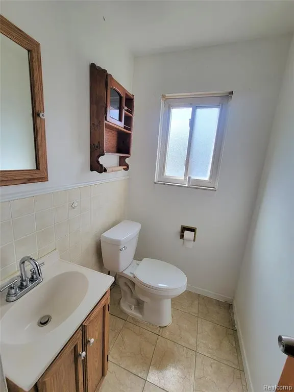 Listing Thumbnail Image 10
