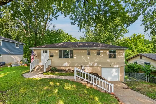 Popular Hamilton Heights West Real Estate