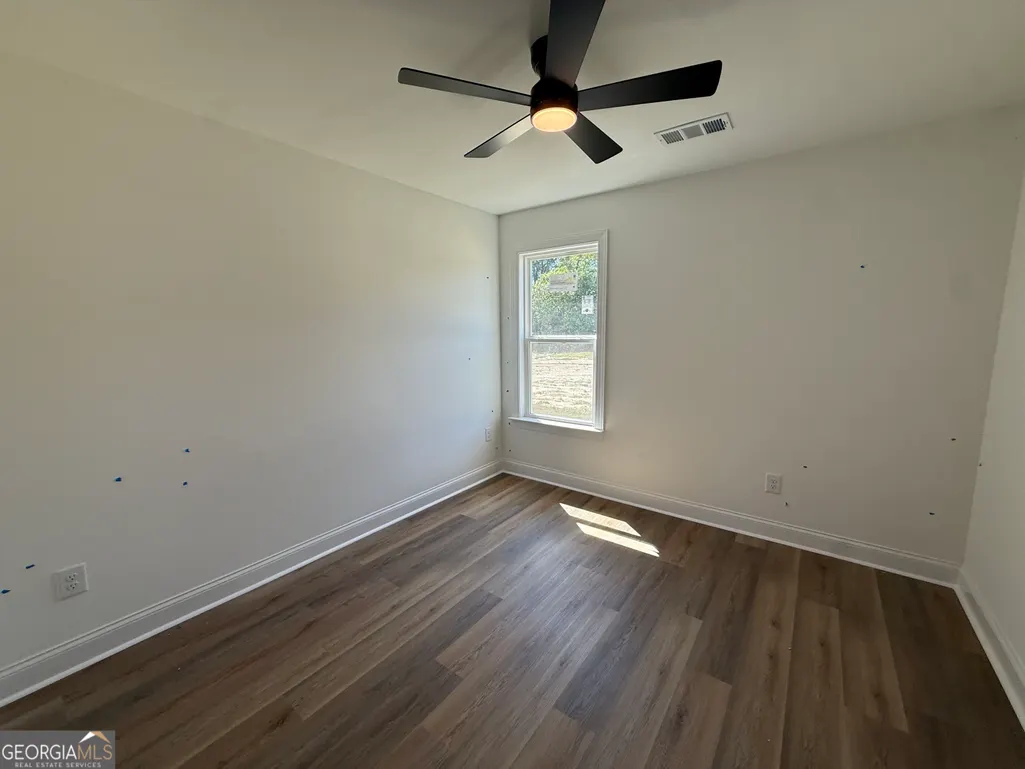 Listing Thumbnail Image 19