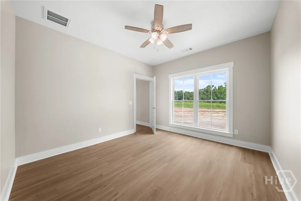 Listing Thumbnail Image 15