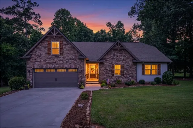 Popular Knoxwood Estate Real Estate