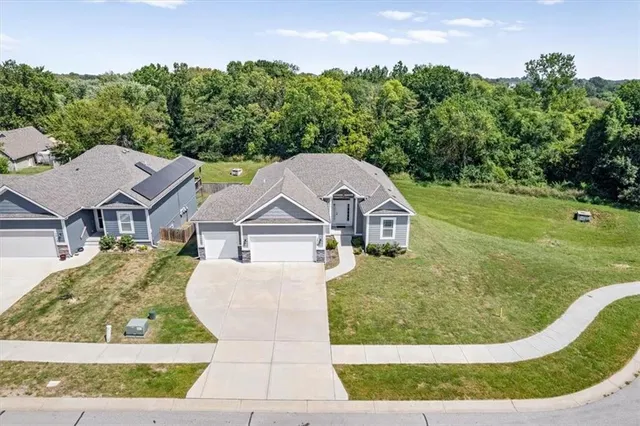 Popular Lillian Hills Real Estate