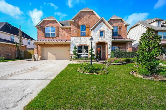 Popular Ashley Pointe Sec 10 Real Estate