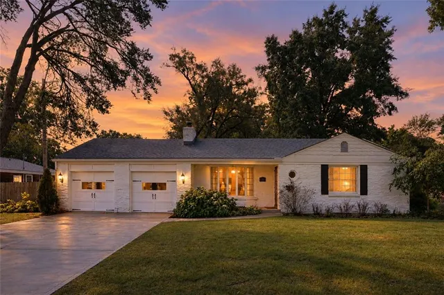 Popular Broadmoor Real Estate