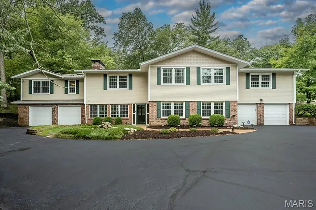Popular Windsor Forest 2 Real Estate