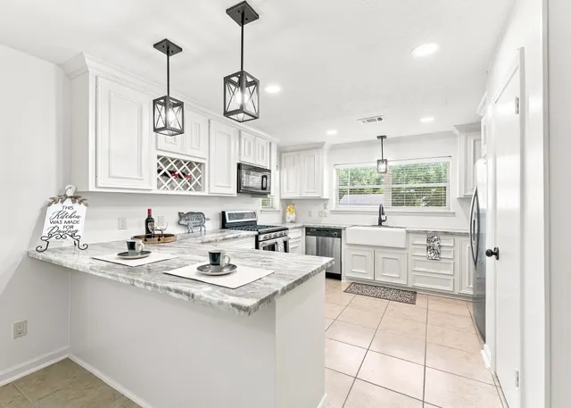 Popular Far Hills Real Estate