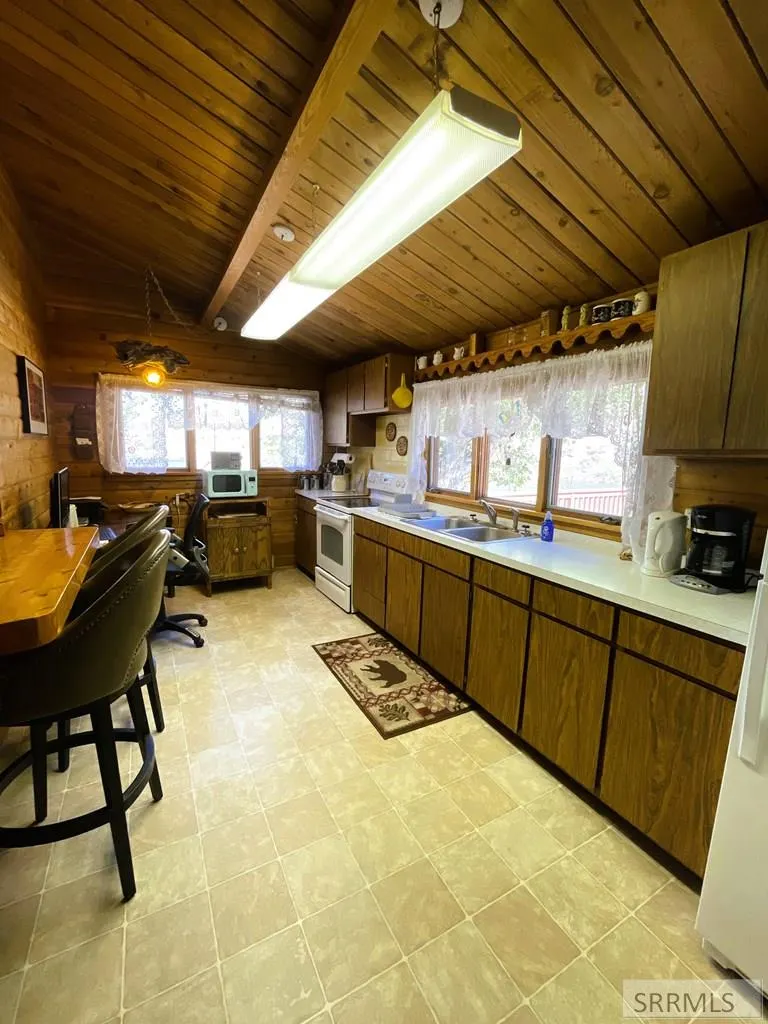Listing Thumbnail Image 32