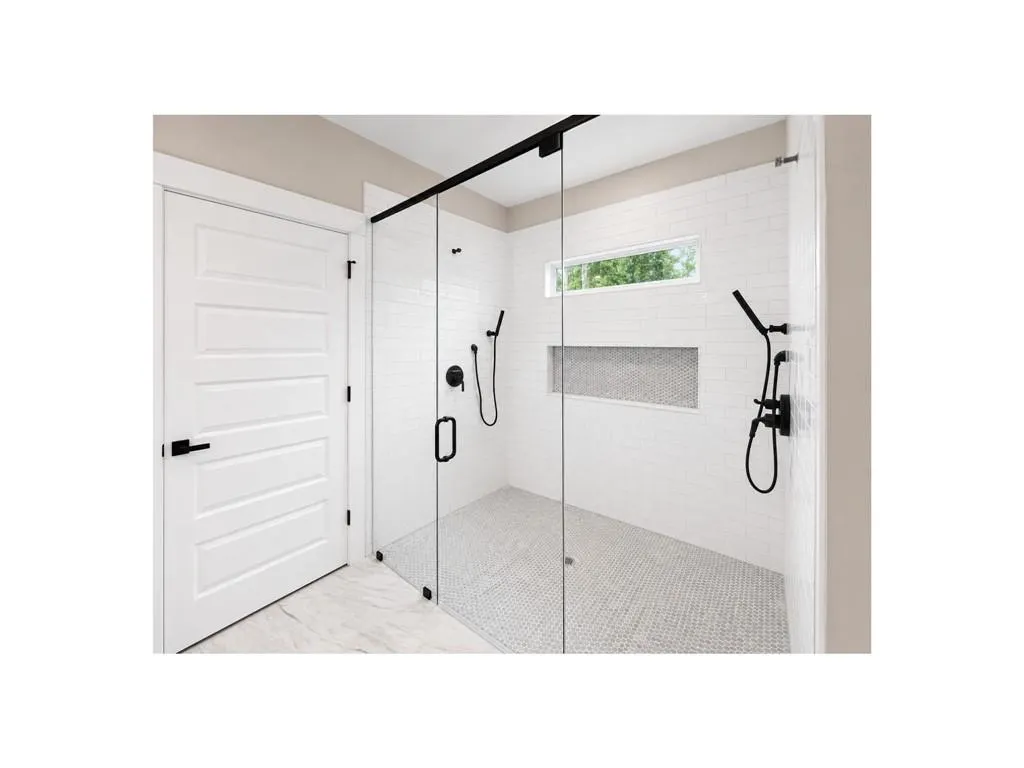 Listing Thumbnail Image 23