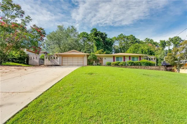 Popular Safari Woods Real Estate