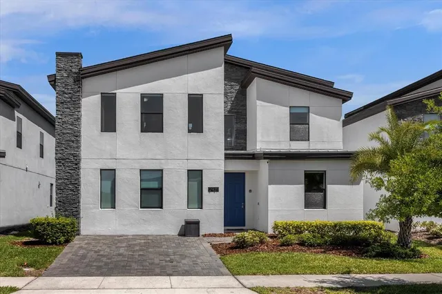 Popular STOREY LAKE PH 3 Real Estate