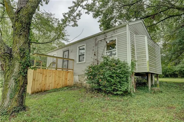 Popular Oldham Farms Real Estate