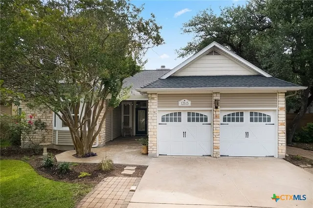 Expensive Hunters Chase Real Estate