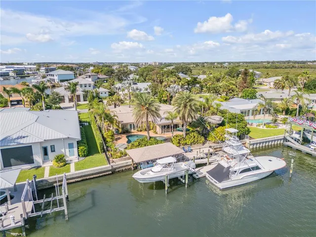 Popular VENEZIA UNIT 03 Real Estate
