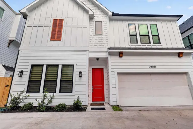 Popular Oak Street Court Real Estate