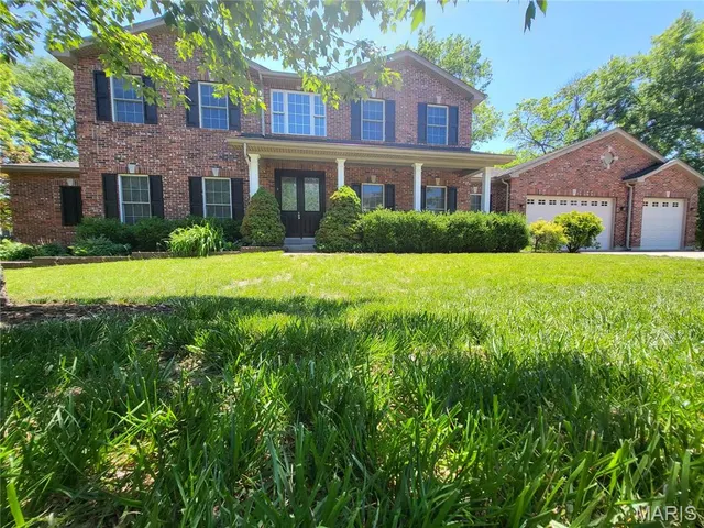 Popular Crabapple Court Real Estate