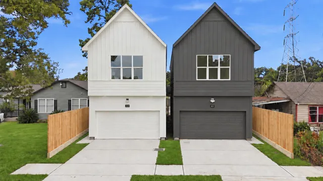 Popular HUNTINGTON PL Real Estate
