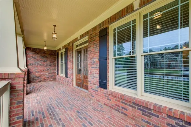 Popular Hunting Hills Real Estate