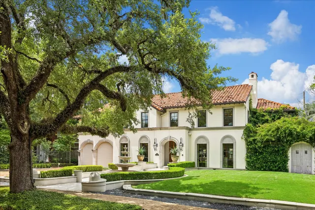 Expensive Boulevard Oaks Real Estate