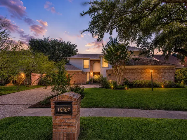 Popular Briar Court Real Estate