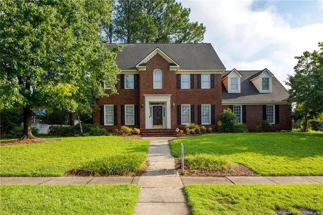 Popular Woodlands Real Estate