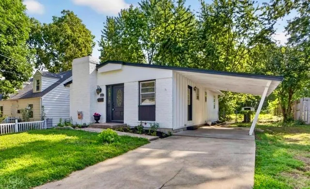 Popular Hawthorne Place Real Estate
