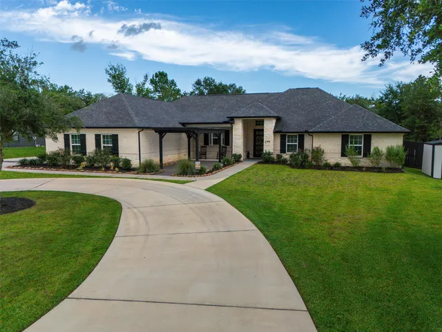 Popular Shadow Pond Real Estate
