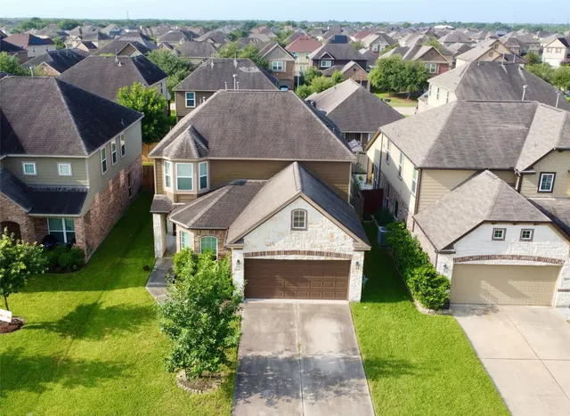 Popular Winfield Lakes North Sec 2 Real Estate