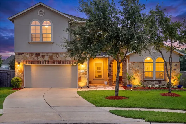 Popular Pearland Lakes Real Estate