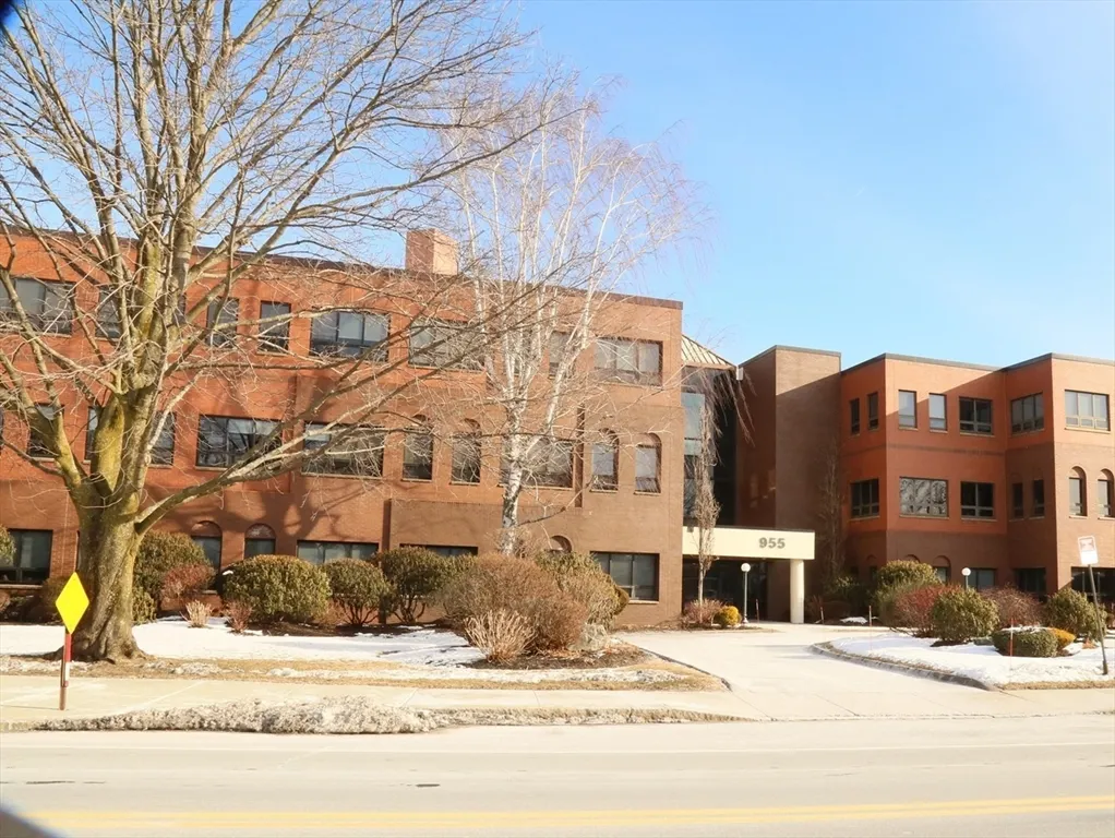 955 Winchester Pl, Winchester, MA 01890