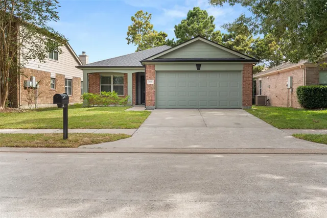Popular Atasca Woods Real Estate