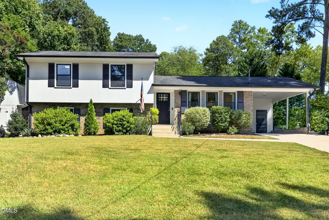Popular Knollwood Real Estate